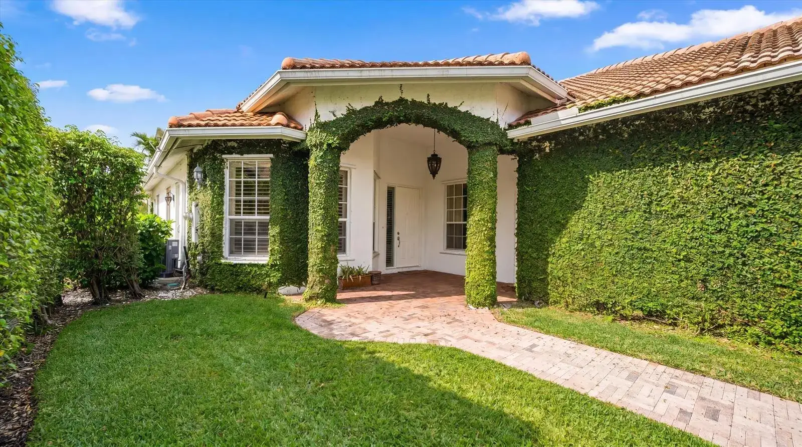 3 bedroom 3 bath Residential Lease for rent at 2920 Twin Oaks Way, Wellington FL 33414