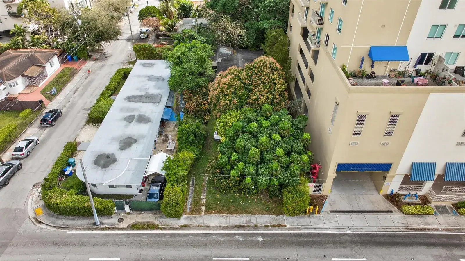 3 bedroom 2 bath Residential for sale at 975 SW 37th Avenue, Miami FL 33135