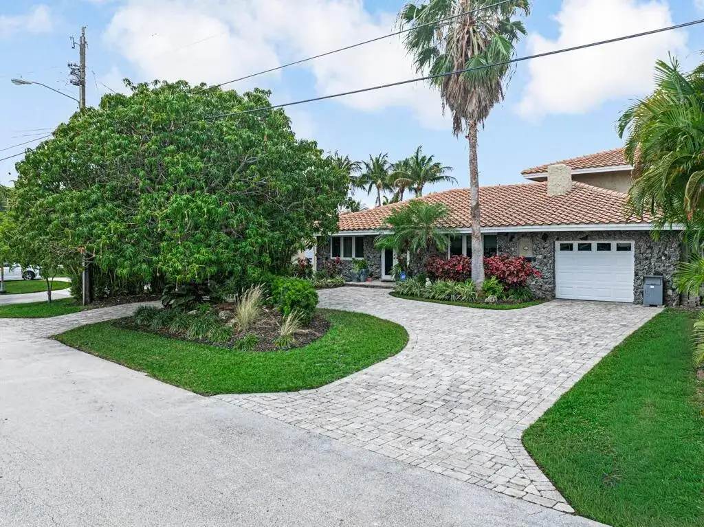 3 bedroom 3 bath Residential for sale at 491 SE 16th Avenue, Pompano Beach FL 33060