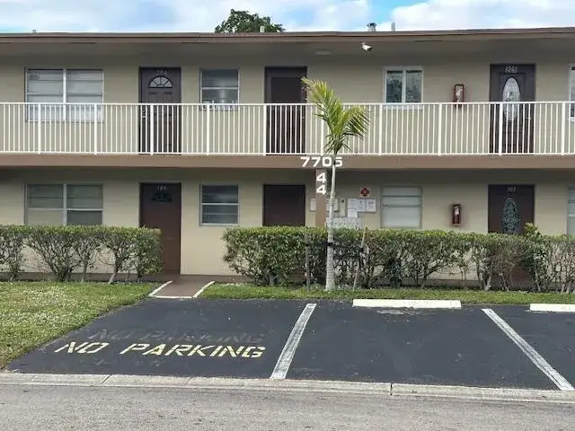 2 bedroom 2 bath Residential for sale at 7705 NW 5th Court # 103, Margate FL 33063
