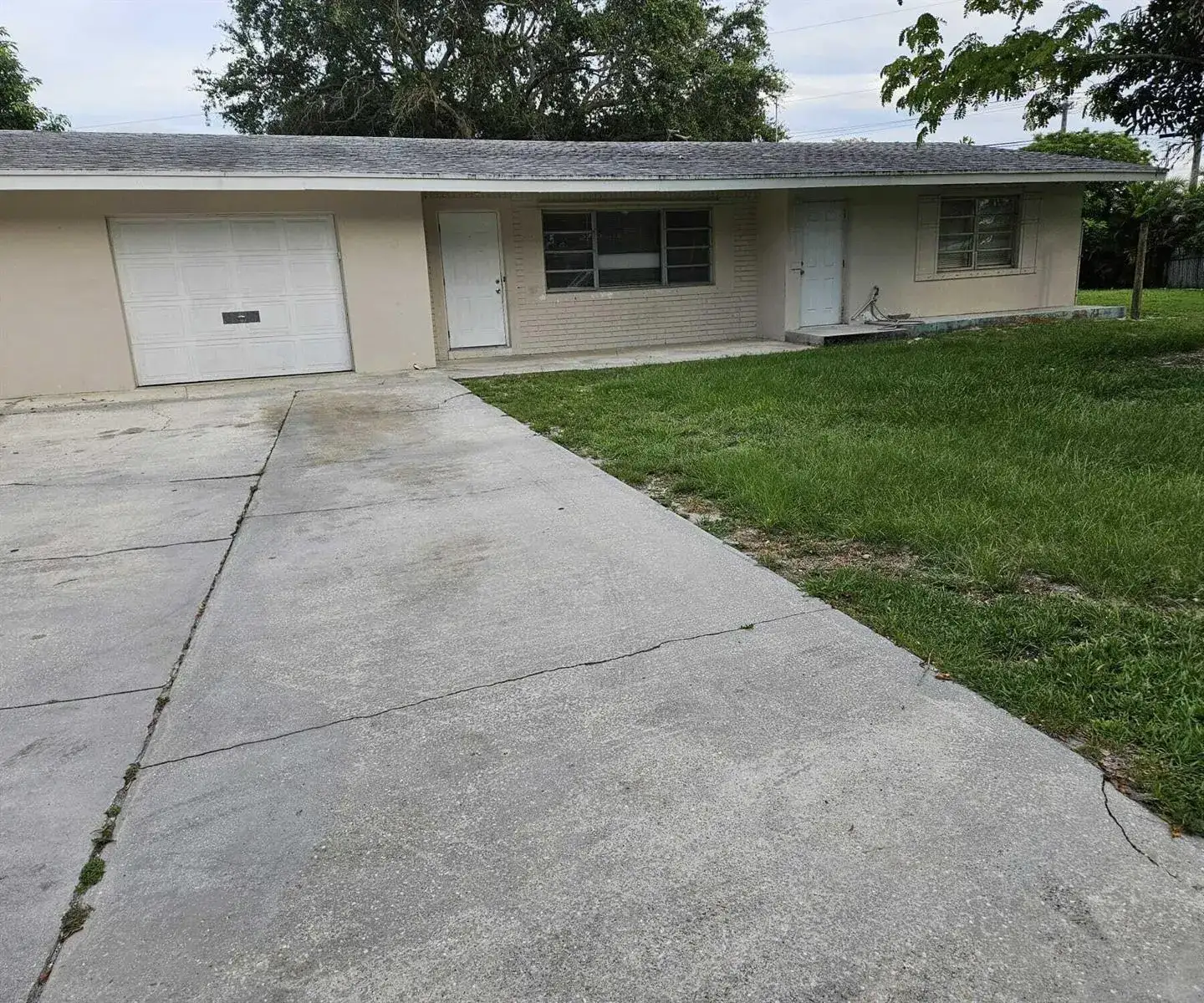 3 bedroom 1 bath Residential Lease for rent at 1980 Kirk Road, West Palm Beach FL 33406