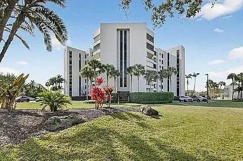 3 bedroom 2 bath Residential for sale at 6463 La Costa Drive # 105, Boca Raton FL 33433