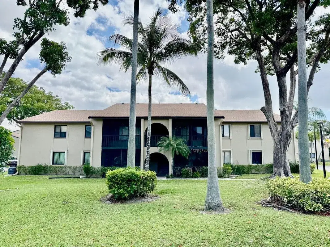 2 bedroom 2 bath Residential for sale at 520 Shady Pine Way # B1, FL 33415