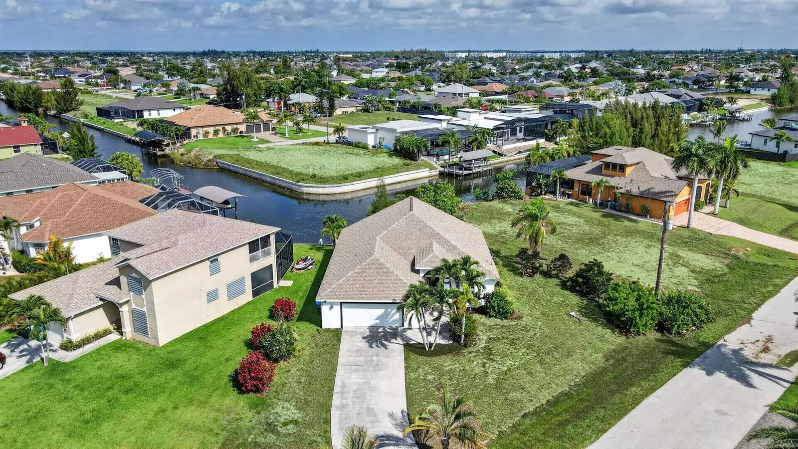 3 bedroom 2 bath Residential for sale at 2902 SW 17th Avenue, Cape Coral FL 33914