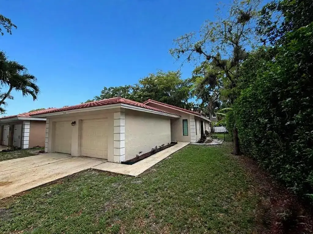 3 bedroom 2 bath Residential for sale at 1512 NW 93rd Terrace, Coral Springs FL 33071