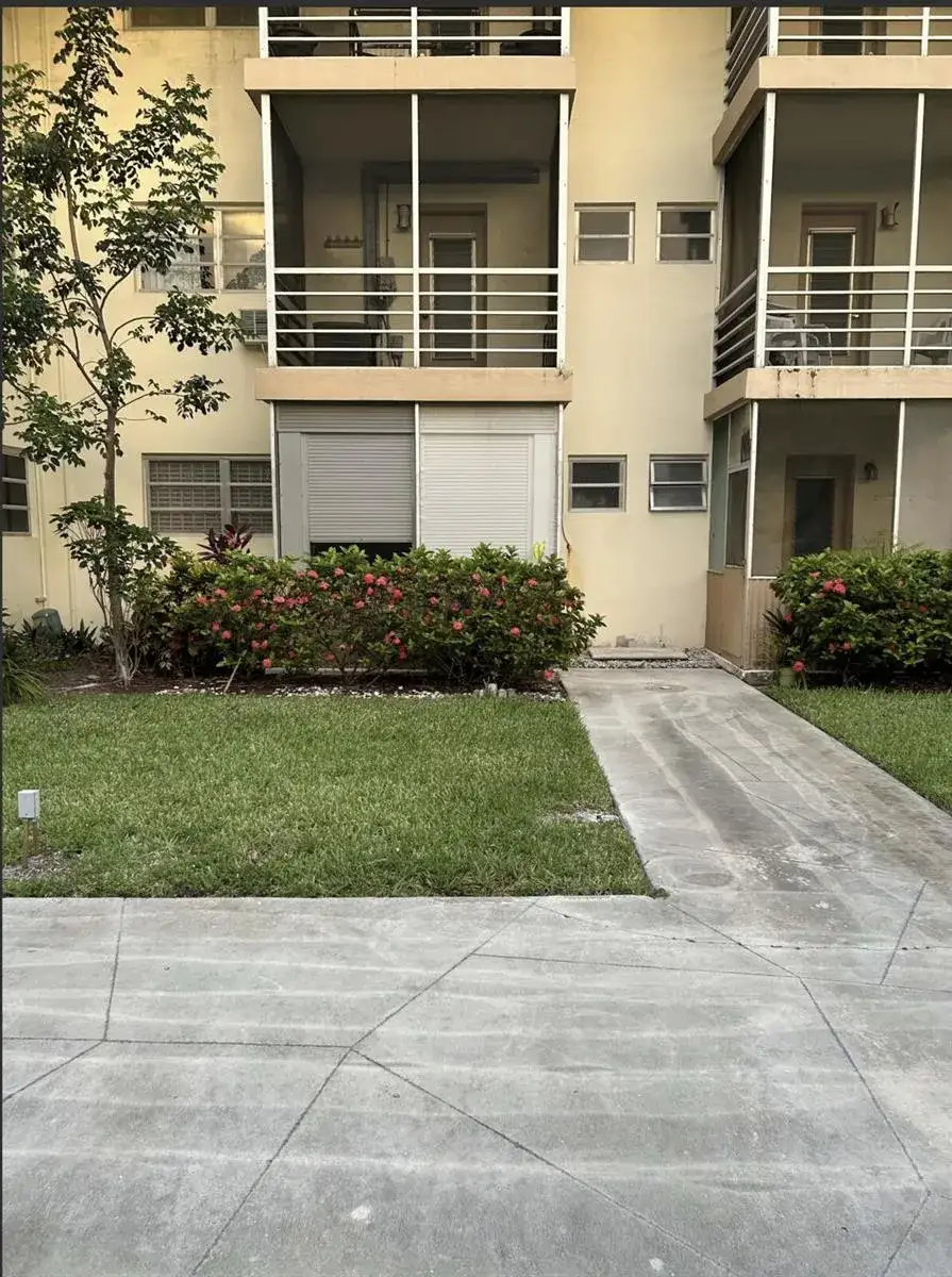 1 bedroom 1 bath Residential for sale at 17050 NE 14th Avenue # 110, Miami FL 33162