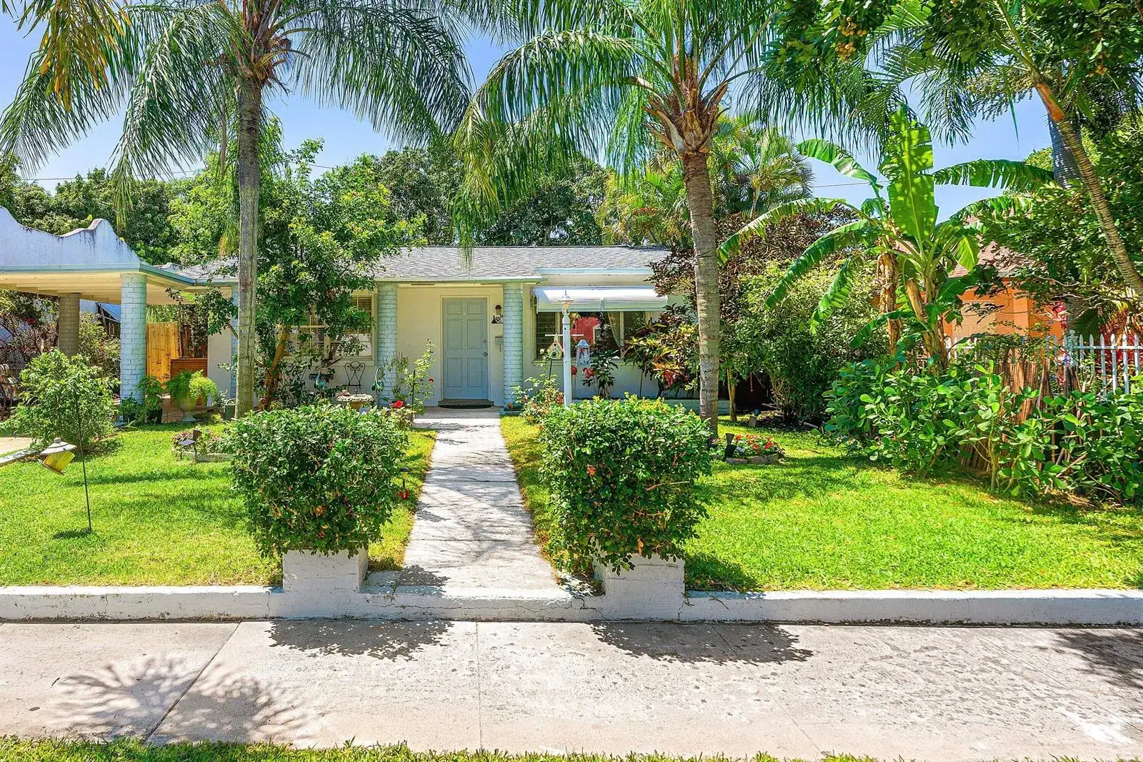 2 bedroom 1 bath Residential for sale at 418 Kern Street, West Palm Beach FL 33405