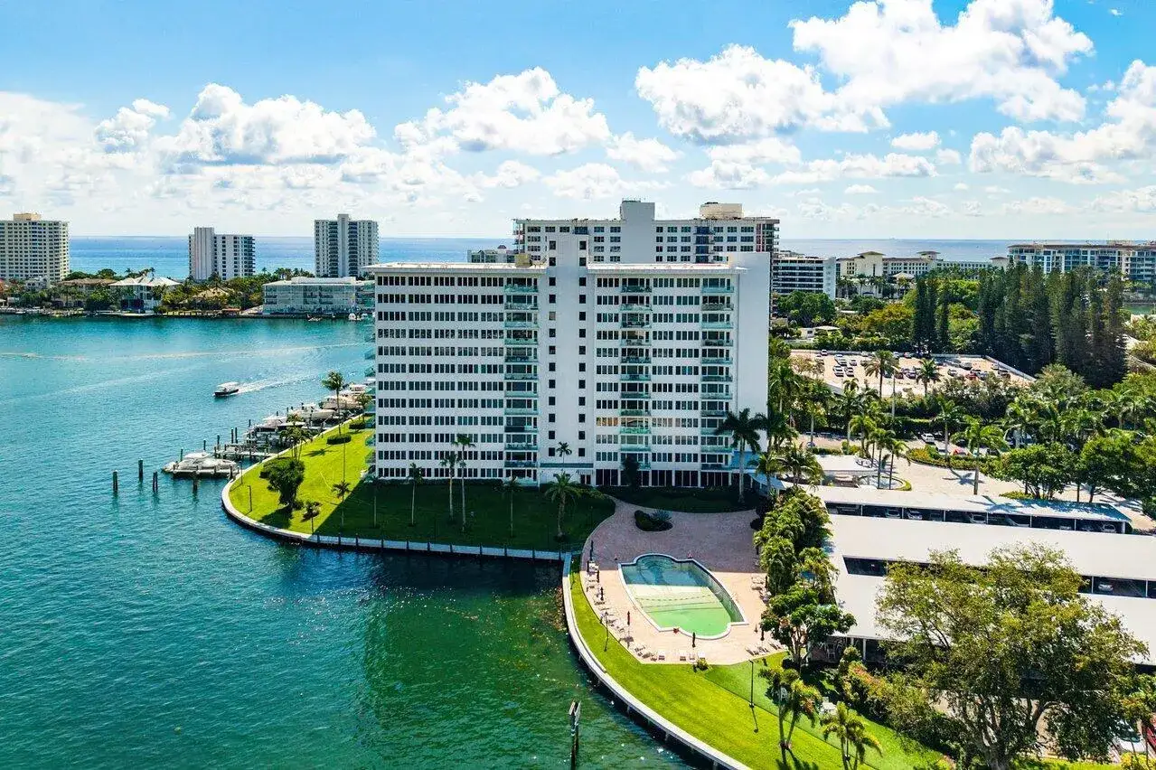 1 bedroom 1 bath Residential for sale at 701 E Camino Real Apt 9g, Boca Raton FL 33432