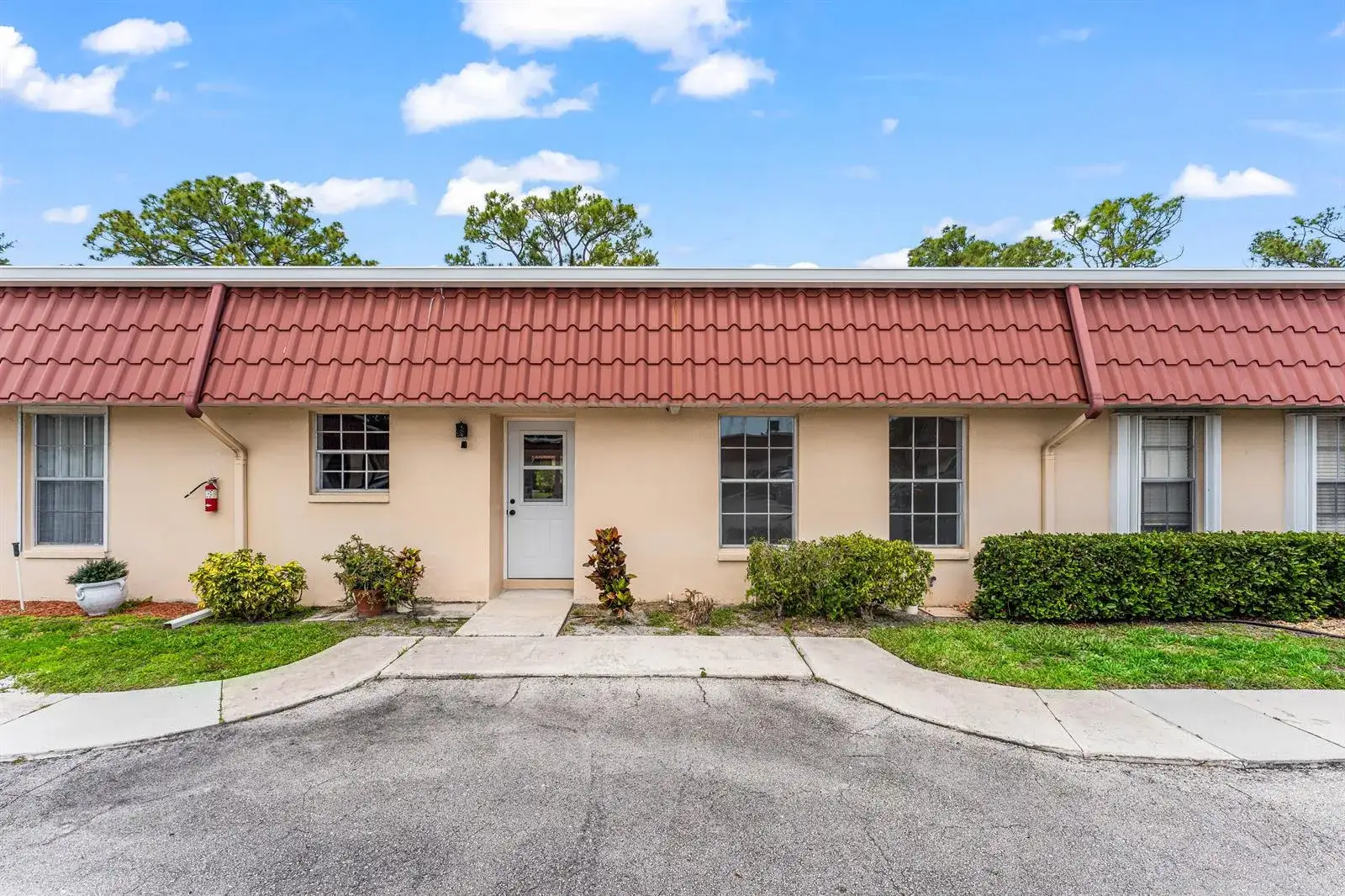 2 bedroom 2 bath Residential Lease for rent at 711 Laconia Circle # B, FL 33467