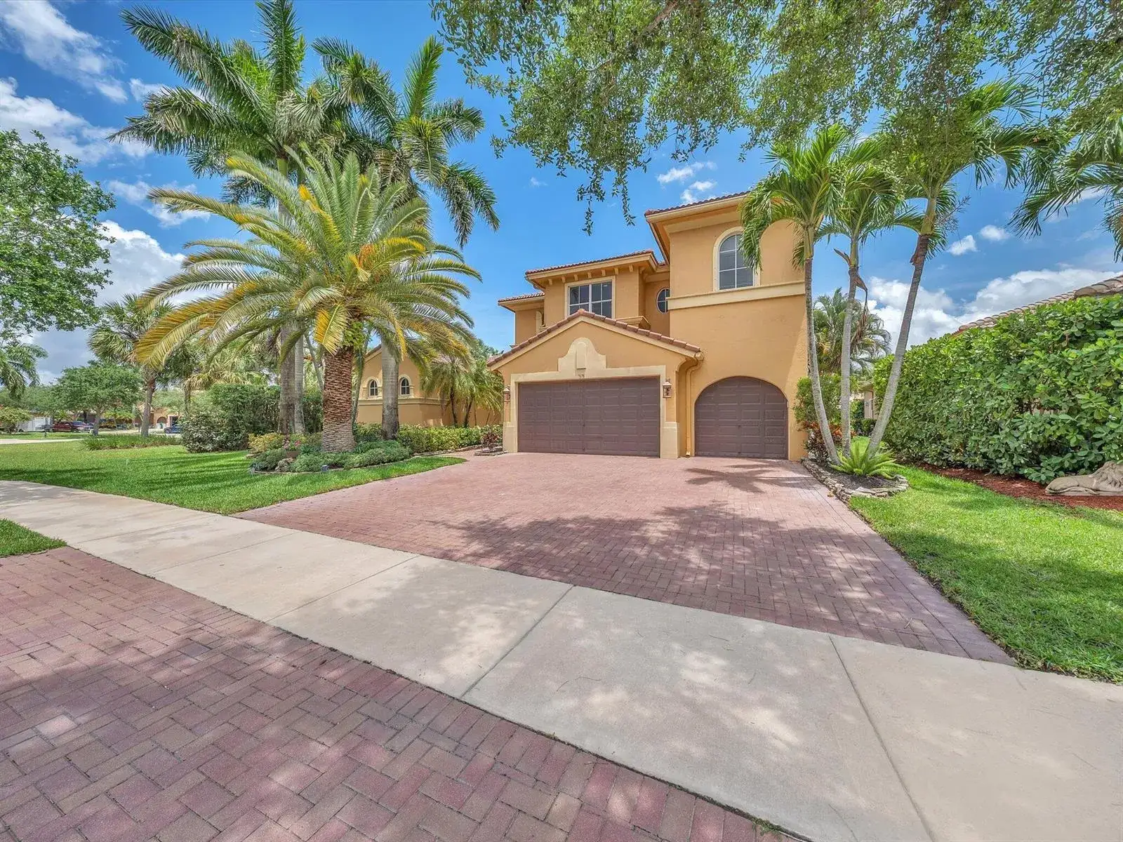 6 bedroom 5 bath Residential for sale at 7678 NW 117th Lane, Parkland FL 33076