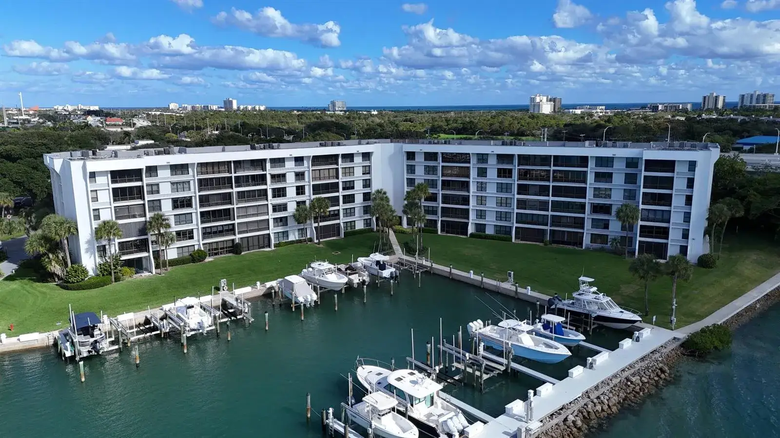 2 bedroom 2 bath Residential for sale at 1748 Jupiter Cove Drive # 319, Jupiter FL 33469