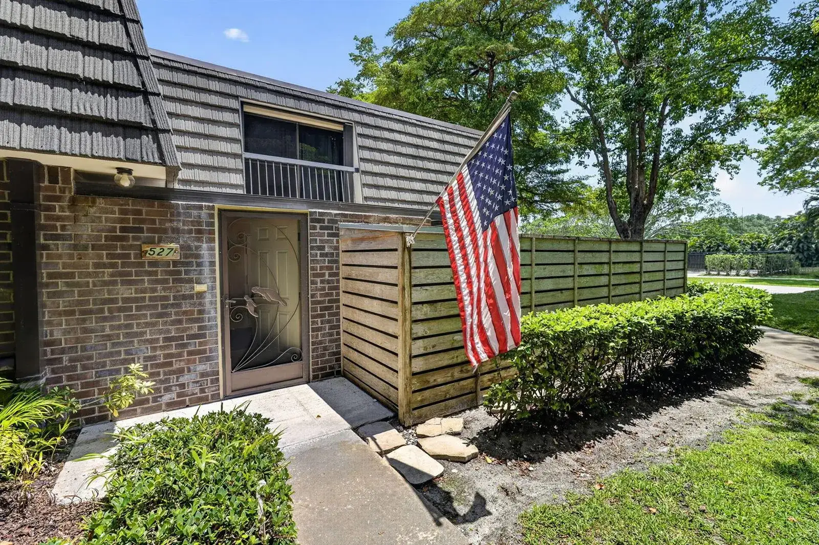 2 bedroom 2 bath Residential for sale at 527 5th Terrace, Palm Beach Gardens FL 33418