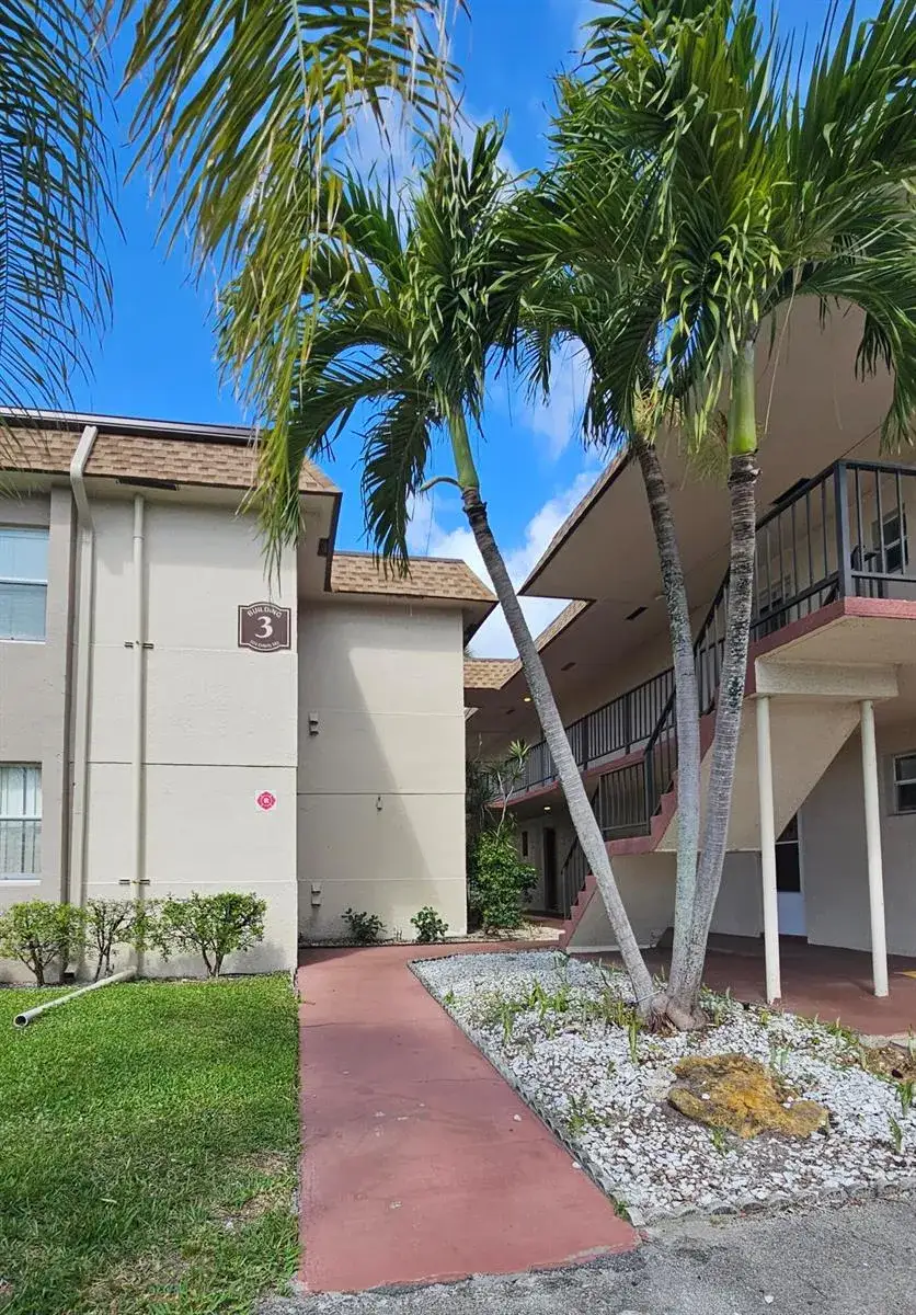 2 bedroom 2 bath Residential Lease for rent at 504 Davis Road # 96, Palm Springs FL 33461