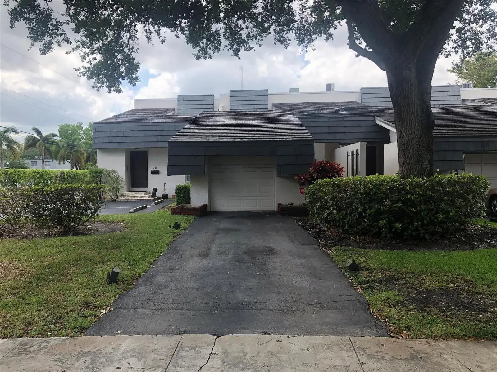 2 bedroom 2 bath Residential for sale at 455 NW 68th Avenue # 702, Plantation FL 33317