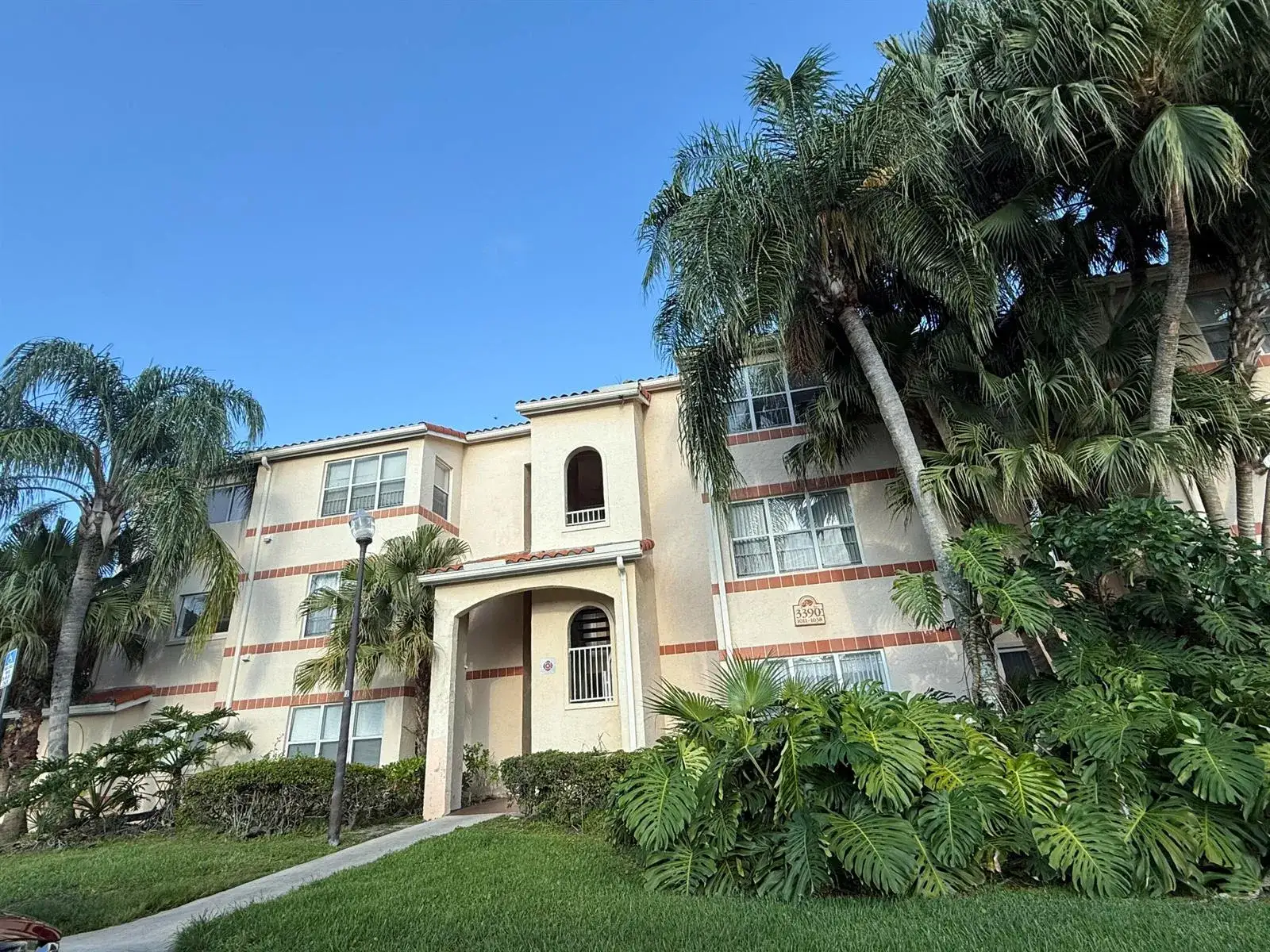 2 bedroom 2 bath Residential for sale at 3390 N Pinewalk Drive # 1012, Margate FL 33063