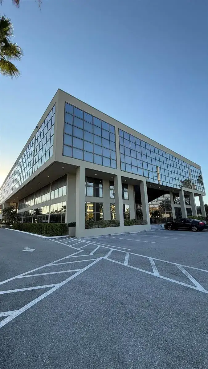 Commercial Sale for sale at 631 Us-1 # 404, North Palm Beach FL 33408