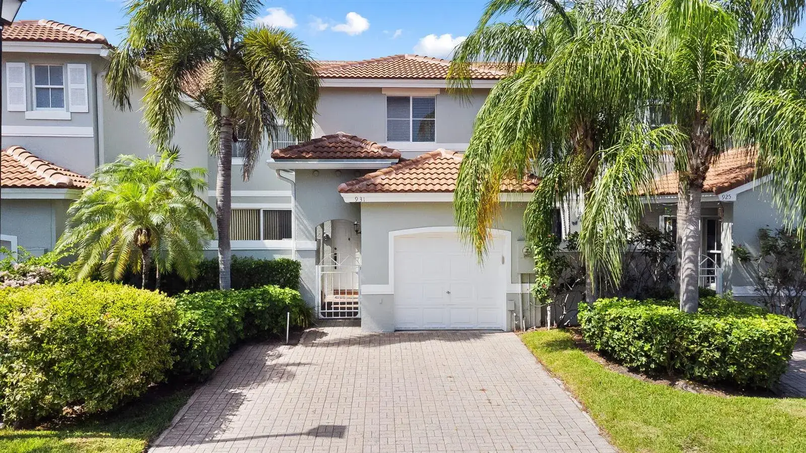 2 bedroom 2 bath Residential for sale at 931 Lemonwood Court, Hollywood FL 33019