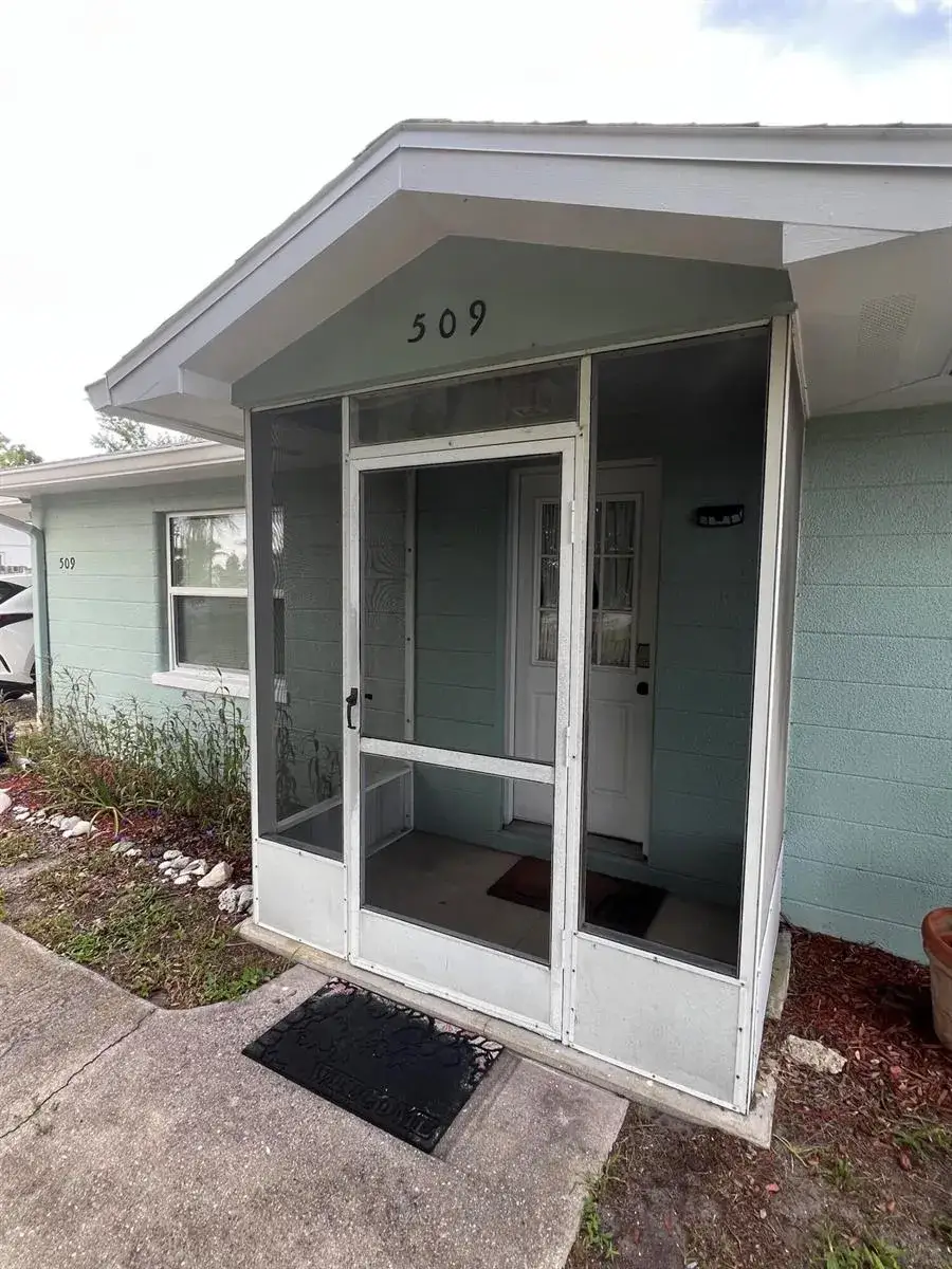 2 bedroom 1 bath Residential for sale at 509 S Mccall Road, Englewood FL 34223