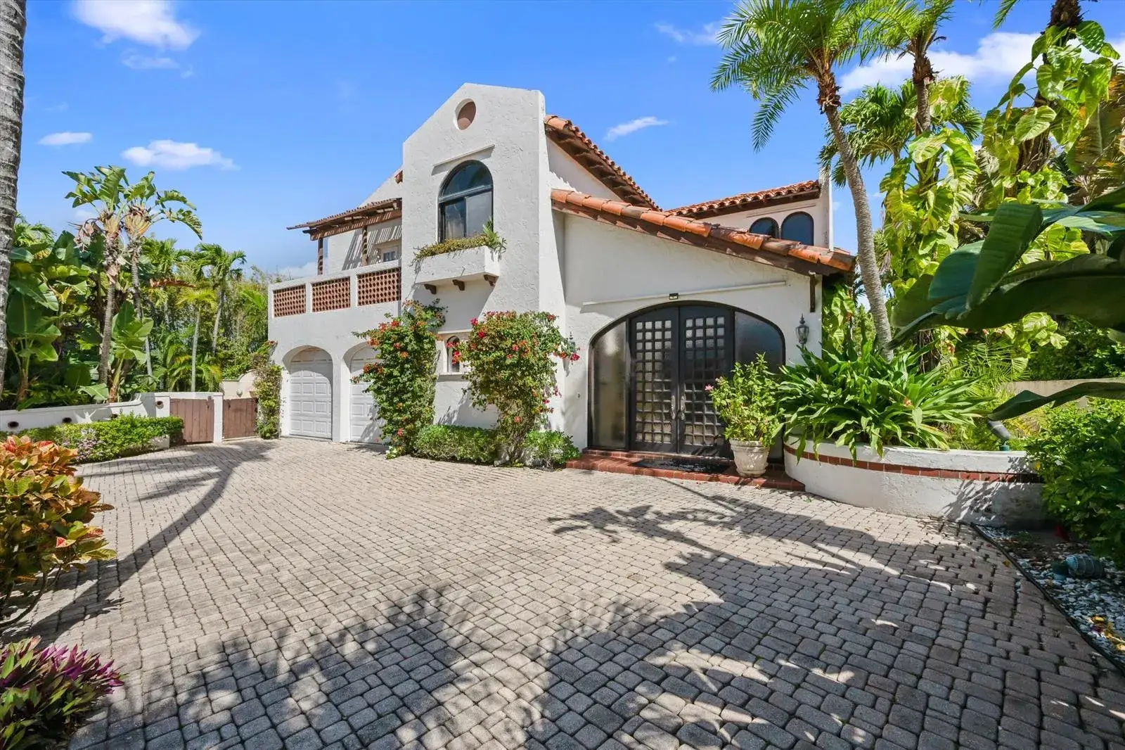 4 bedroom 4 bath Residential for sale at 23 Sloans Curve Drive, Palm Beach FL 33480