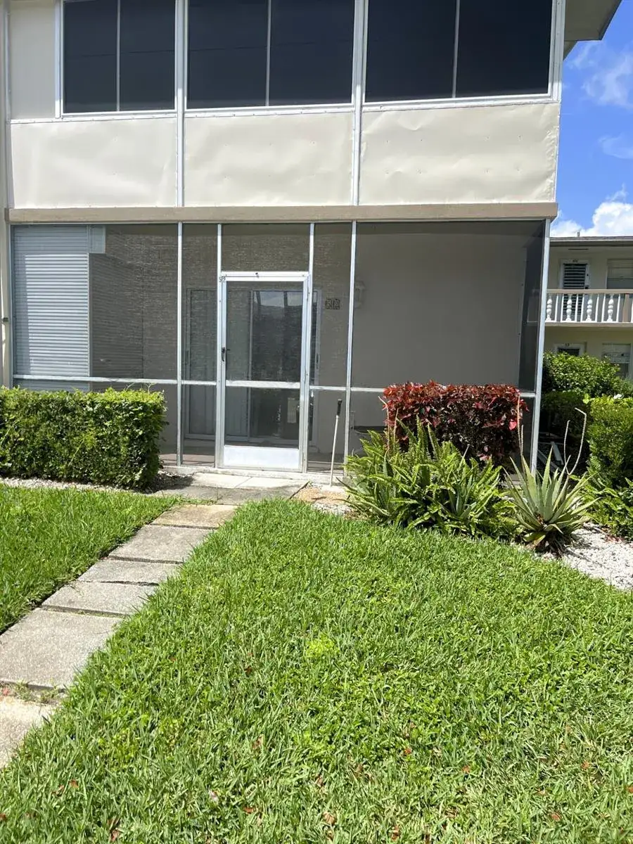 1 bedroom 1 bath Residential for sale at 52 Dorchester, West Palm Beach FL 33417