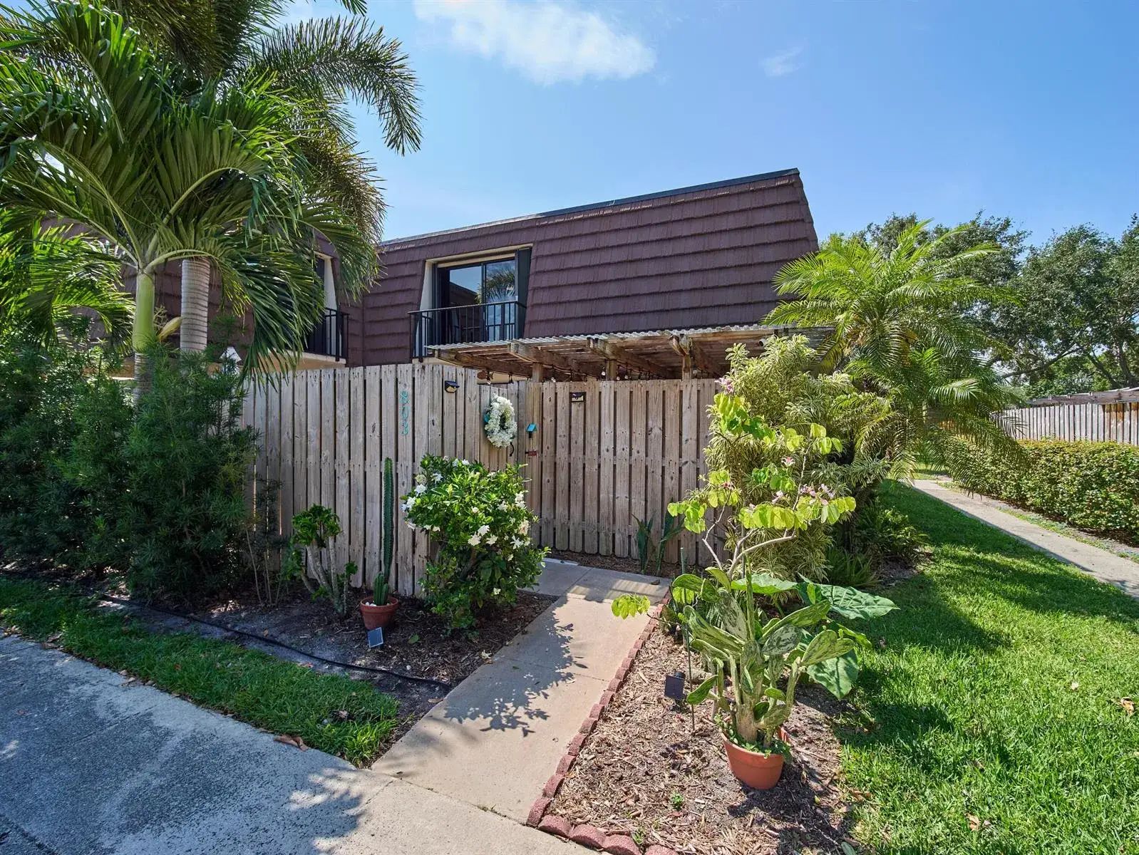 2 bedroom 2 bath Residential for sale at 803 8th Lane, Palm Beach Gardens FL 33418
