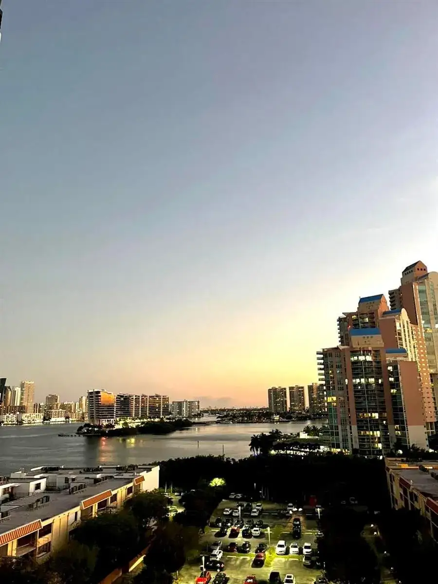 2 bedroom 2 bath Residential for sale at 3400 NE 192 Street # 1102, Aventura FL 33180