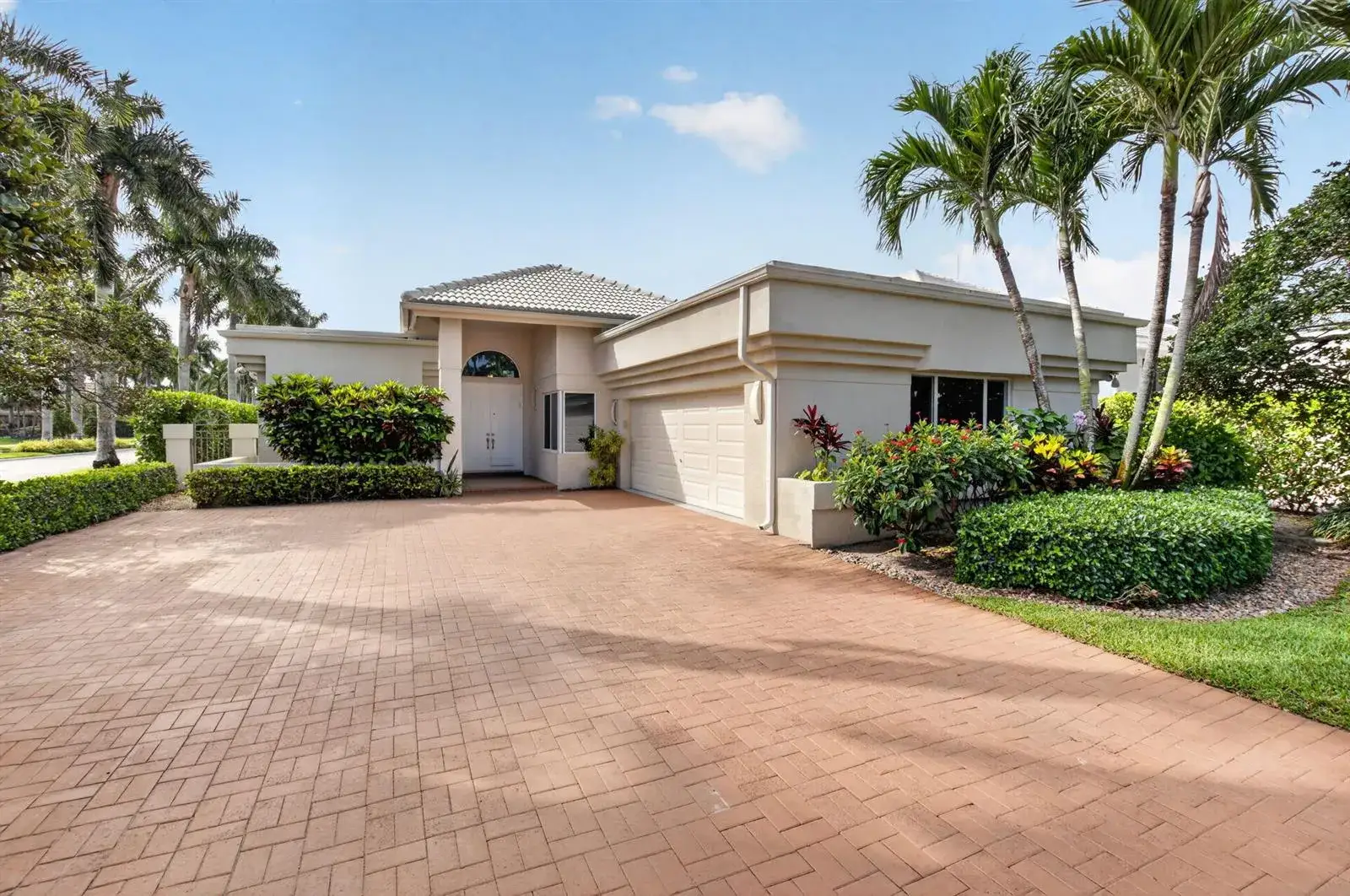 3 bedroom 4 bath Residential for sale at 17320 Loch Lomond Way, Boca Raton FL 33496