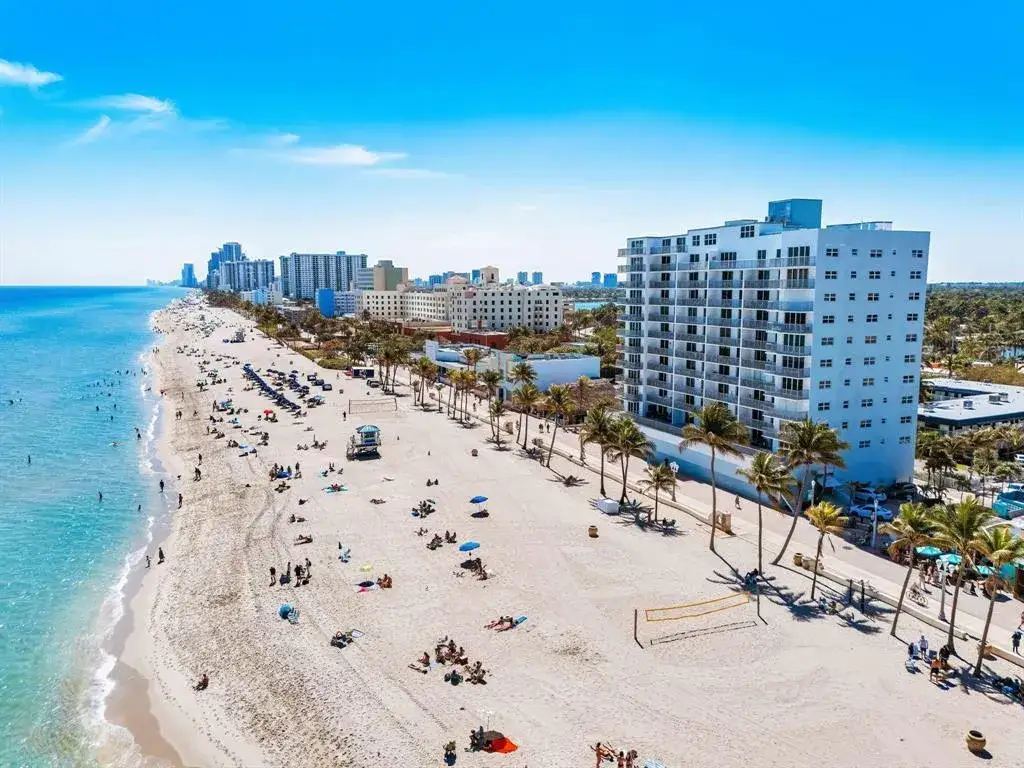 1 bedroom 1 bath Residential for sale at 400 N Surf Road # 704, Hollywood FL 33019