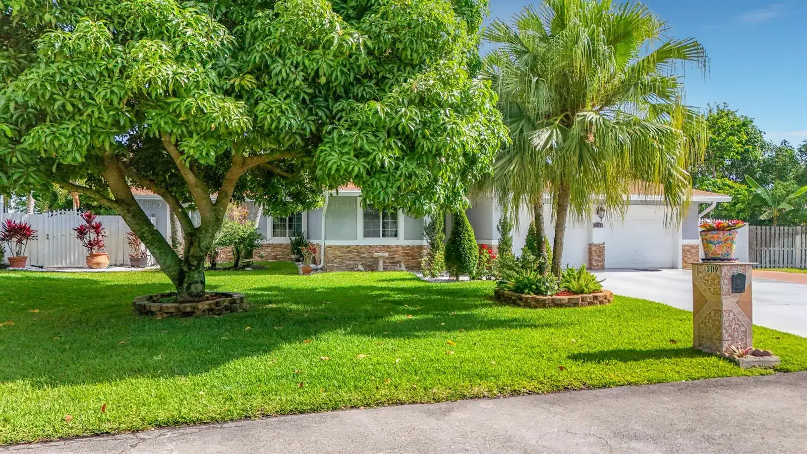 4 bedroom 2 bath Residential for sale at 3119 Indian Trail, Lake Worth FL 33462