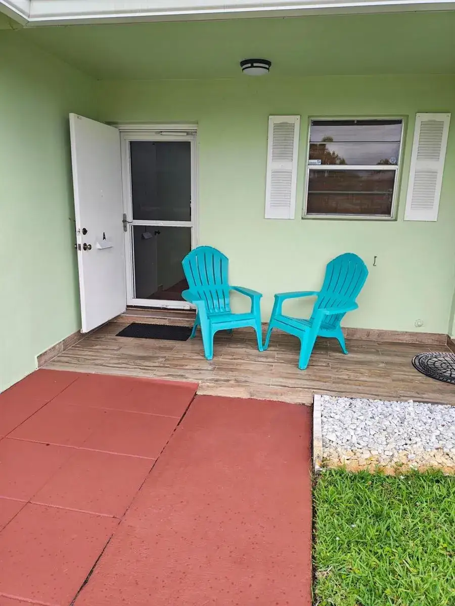 1 bedroom 1 bath Residential Lease for rent at 101 Country Lane, Boynton Beach FL 33435