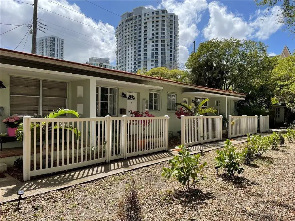 1 bedroom 1 bath Residential Lease for rent at 17 NE 9th Avenue # 2, Fort Lauderdale FL 33301