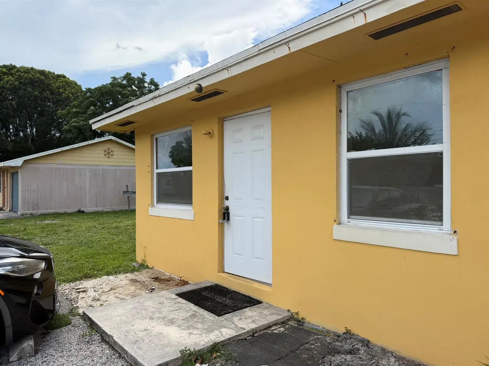 1 bedroom 1 bath Residential Lease for rent at 3654 Coconut Road, Palm Springs FL 33461