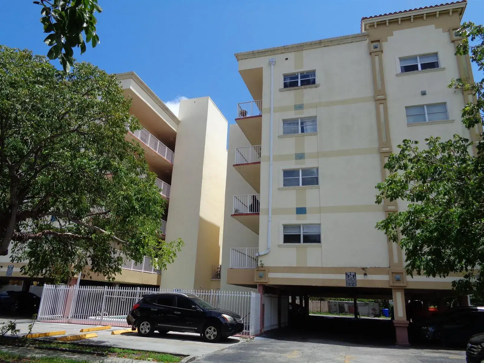 2 bedroom 2 bath Residential for sale at 2008 Jackson Street # E9, Hollywood FL 33020