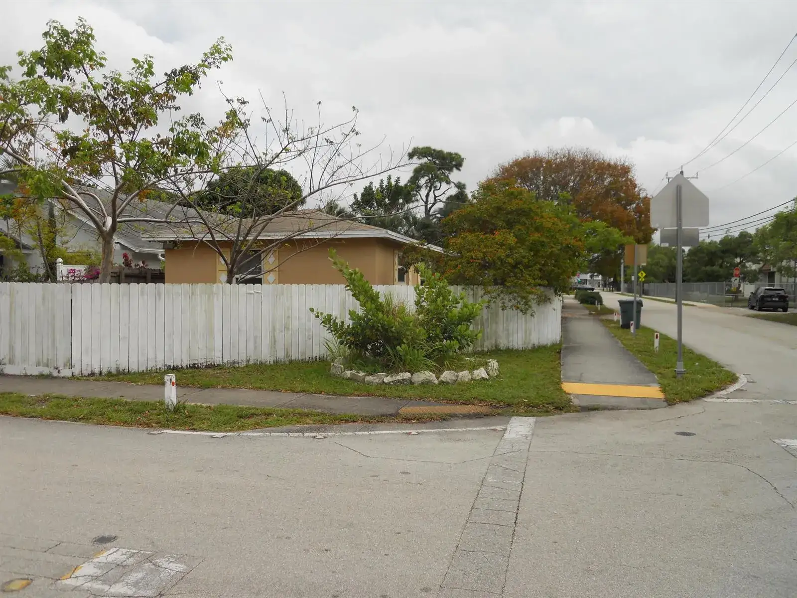 3 bedroom 2 bath Residential for sale at 3290 NE 10th Avenue, Oakland Park FL 33334