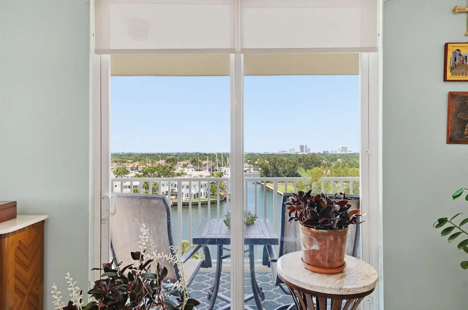 2 bedroom 2 bath Residential for sale at 1401 S Ocean Drive, Hollywood FL 33019