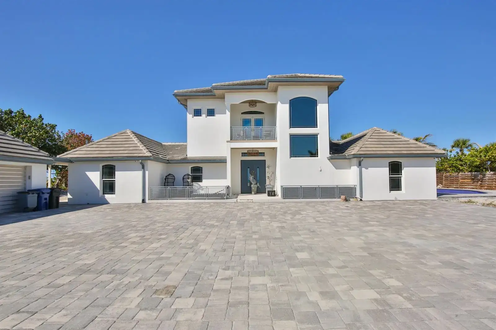 4 bedroom 4 bath Residential for sale at 7816 Sanderling Road, Sarasota FL 34242