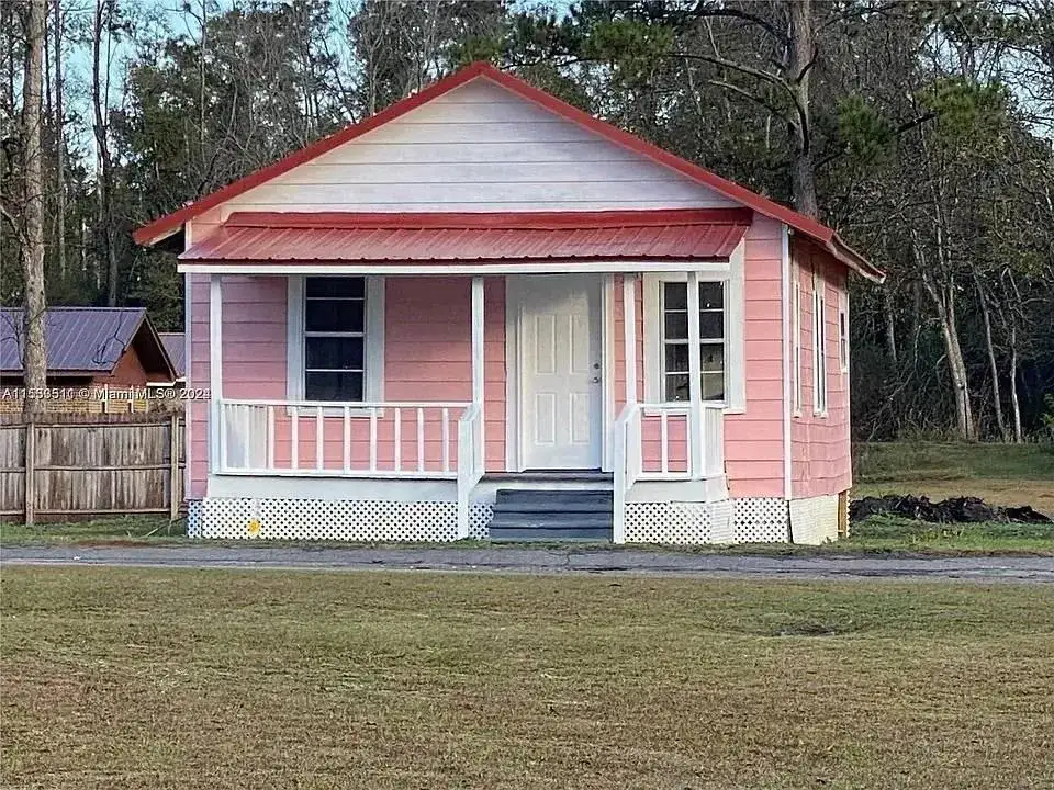 2 bedroom 1 bath Residential Lease for rent at 4144 Herring Avenue, FL 32448