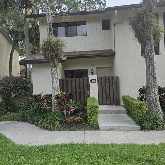 2 bedroom 2 bath Residential for sale at 7620 NW 79th Avenue # J8, Tamarac FL 33321