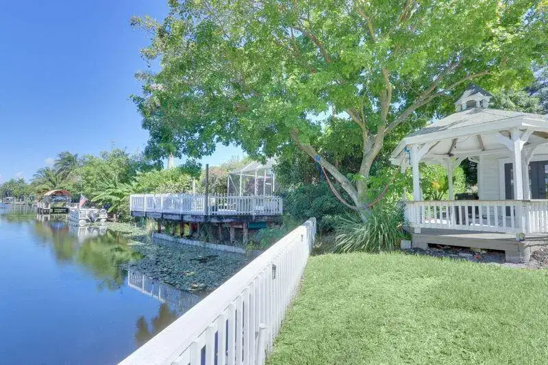 4 bedroom 2 bath Residential for sale at 1808 N 17th Ave Avenue N, FL 33460