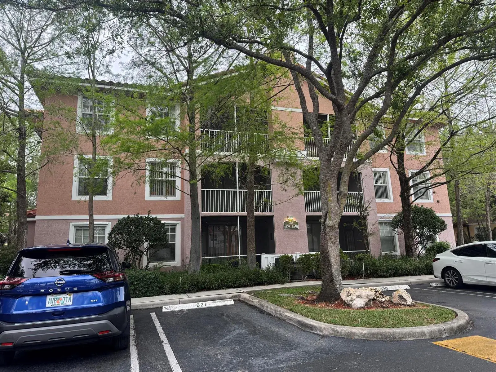 1 bedroom 1 bath Residential Lease for rent at 6650 W Sample Road, Coral Springs FL 33067