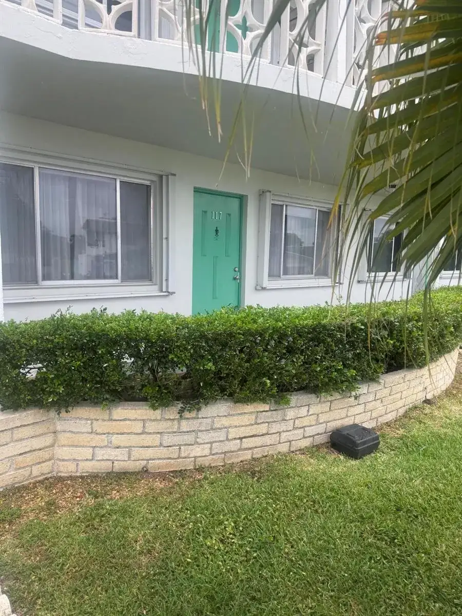 2 bedroom 2 bath Residential for sale at 2381 Sunset Avenue # 117, FL 33461