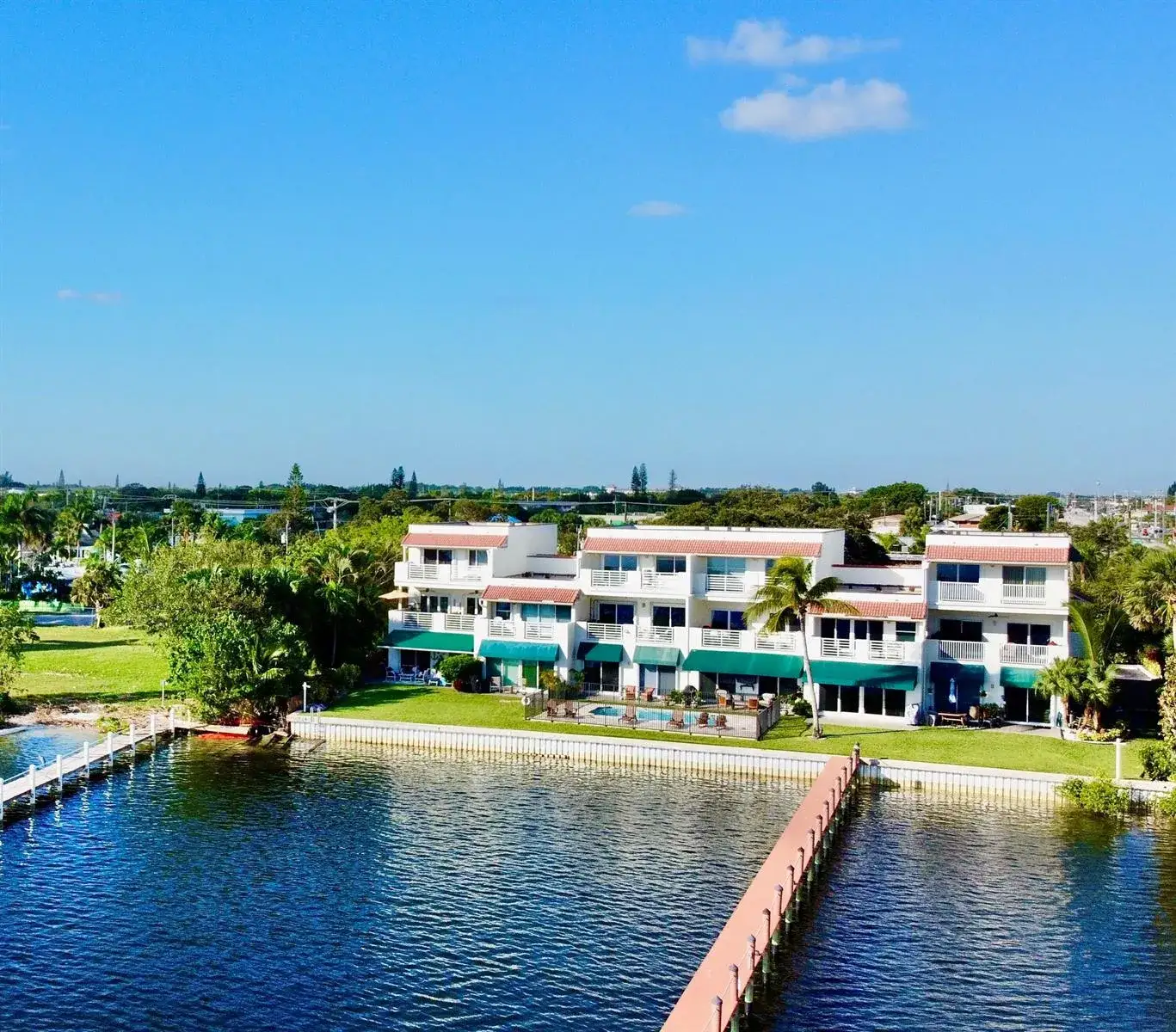 2 bedroom 2 bath Residential Lease for rent at 324 N Lake Drive, Lantana FL 33462