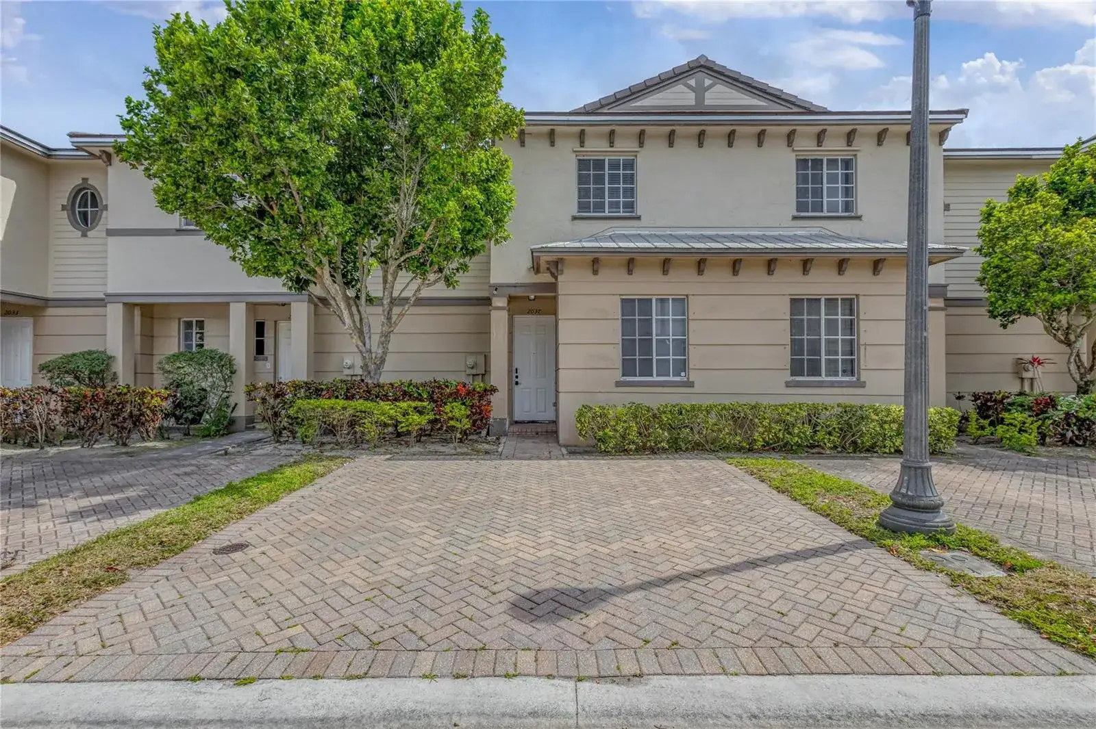 3 bedroom 3 bath Residential for sale at 2037 Nassau Drive # 2037, Riviera Beach FL 33404