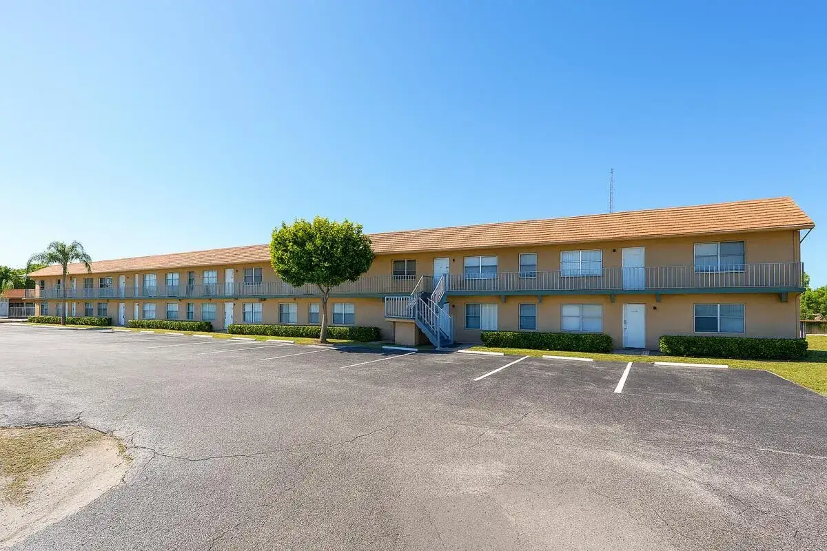 2 bedroom 1 bath Residential Lease for rent at 806 9th Street # 57, West Palm Beach FL 33401
