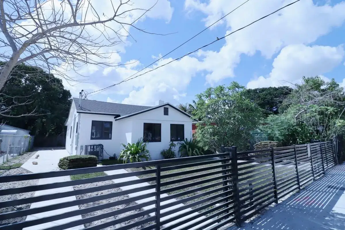 1 bedroom 1 bath Residential Lease for rent at 3040 NW 13th Avenue # 2, Miami FL 33142