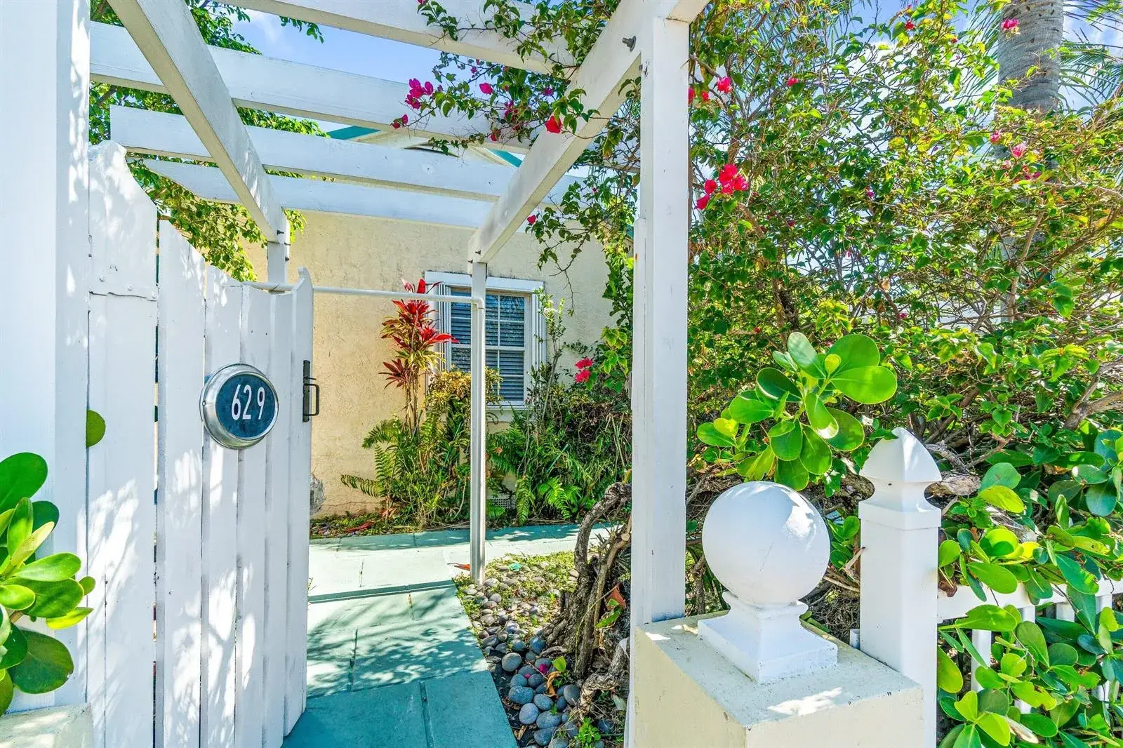 2 bedroom 1 bath Residential for sale at 629 Selkirk Street, West Palm Beach FL 33405