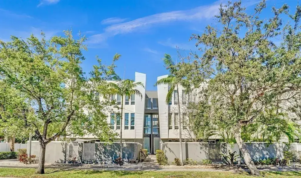3 bedroom 2 bath Residential for sale at 703 SE 16th Court, Fort Lauderdale FL 33316