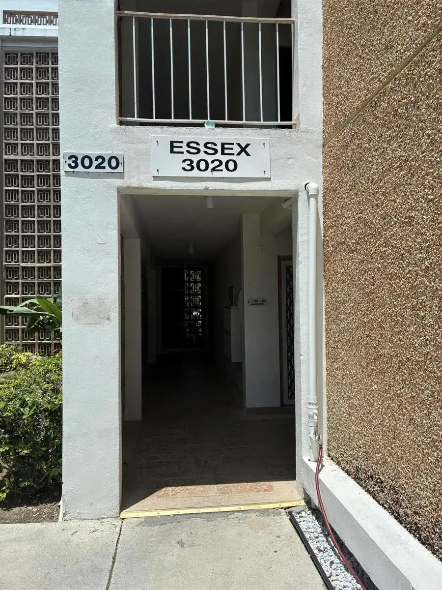 2 bedroom 1 bath Residential for sale at 3020 NE 16th Avenue # 102, Oakland Park FL 33334