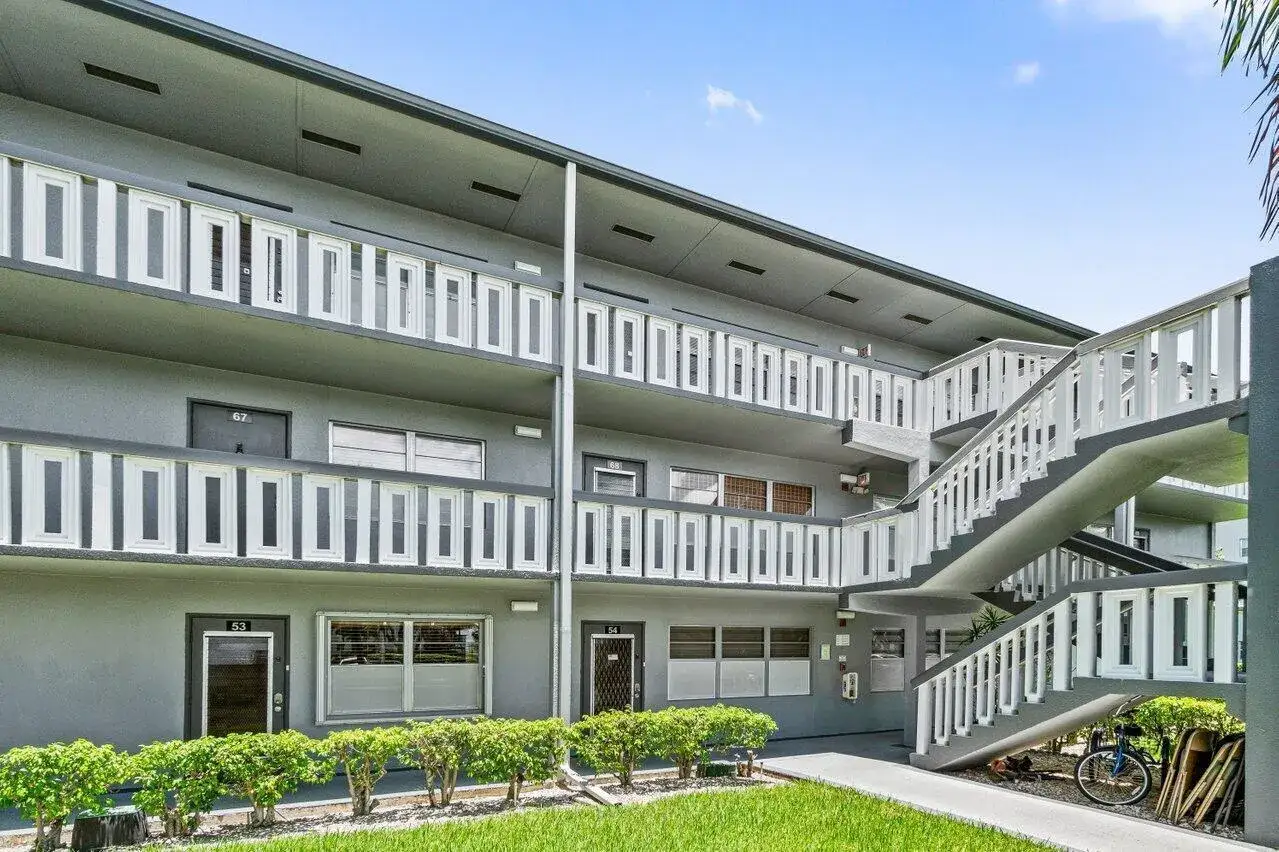 1 bedroom 1 bath Residential Lease for rent at 68 Suffolk B # 68, Boca Raton FL 33434