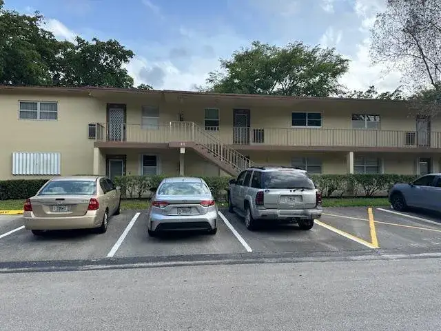 2 bedroom 2 bath Residential for sale at 7680 NW 1st Street # 102, Margate FL 33063